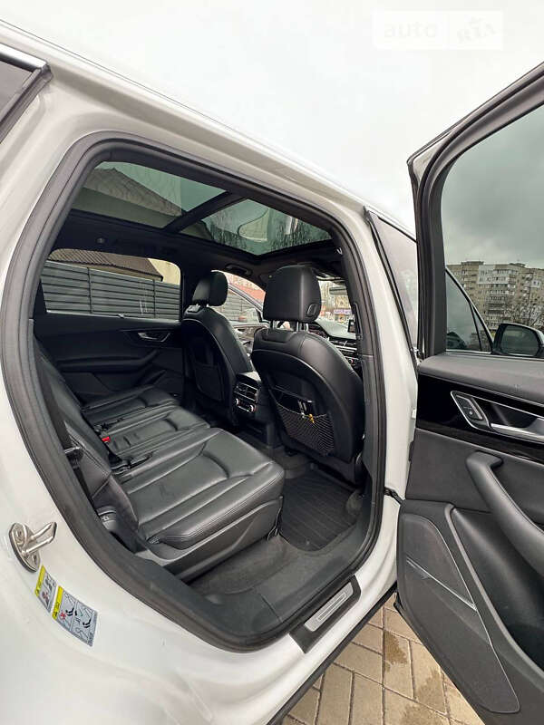 Внедорожник / Кроссовер Audi Q7 2017 в Черкассах