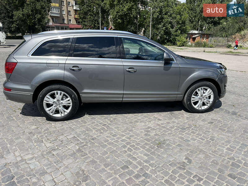 Внедорожник / Кроссовер Audi Q7 2013 в Каменец-Подольском