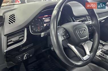 Внедорожник / Кроссовер Audi Q7 2016 в 