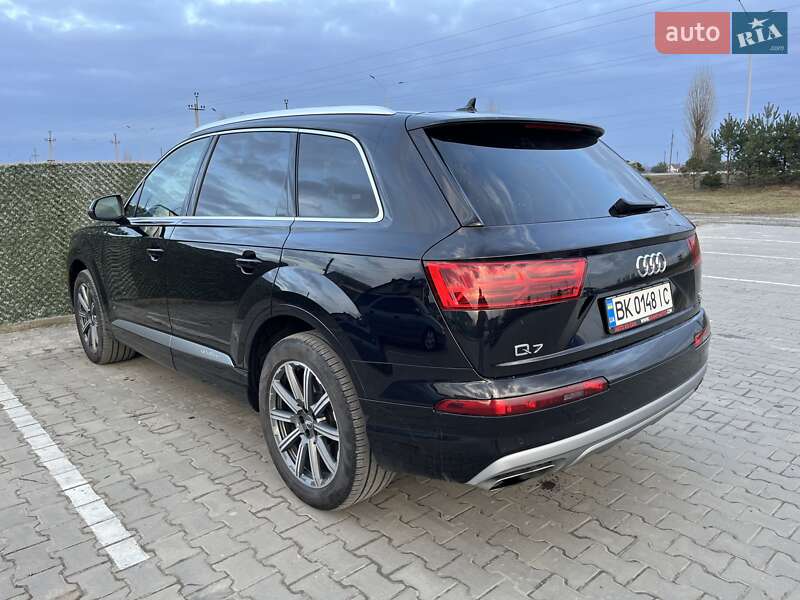 Позашляховик / Кросовер Audi Q7 2017 в Києві