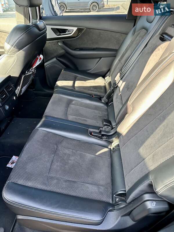 Позашляховик / Кросовер Audi Q7 2018 в Шполі