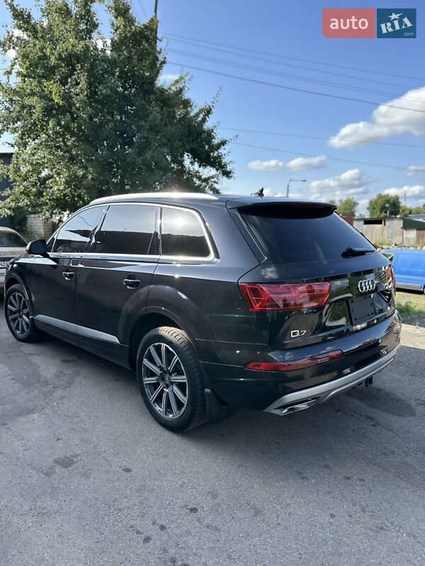 Внедорожник / Кроссовер Audi Q7 2016 в Киеве