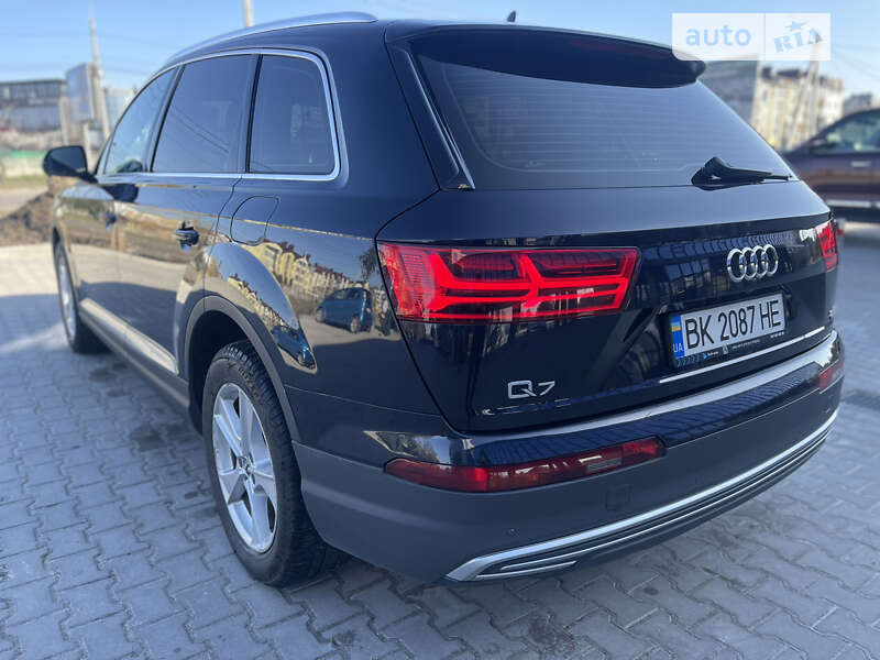 Позашляховик / Кросовер Audi Q7 2016 в Рівному