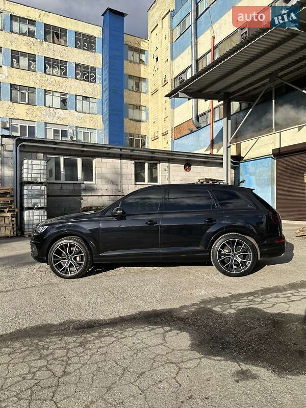Позашляховик / Кросовер Audi Q7 2016 в Києві