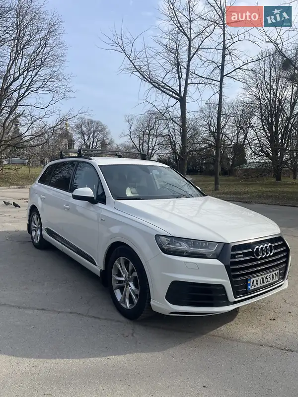 Внедорожник / Кроссовер Audi Q7 2016 в 