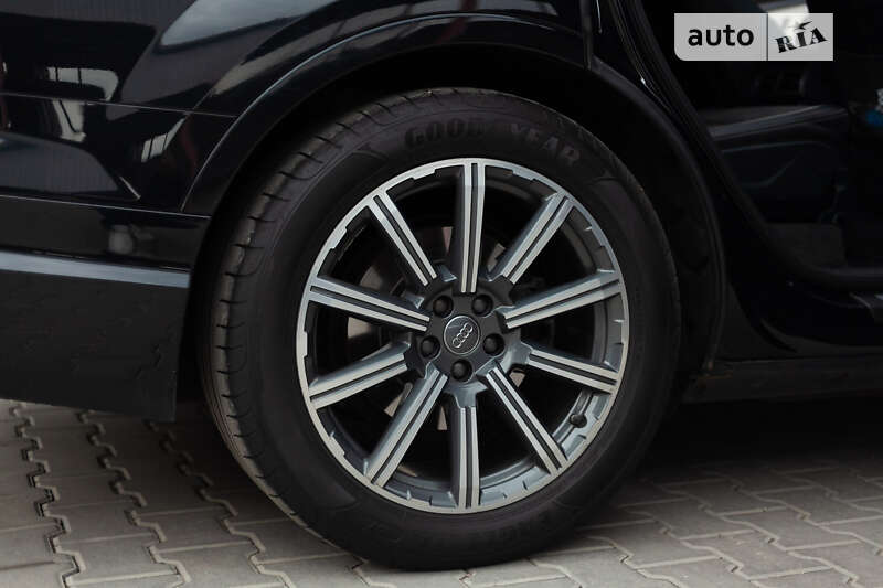 Внедорожник / Кроссовер Audi Q7 2015 в Первомайске