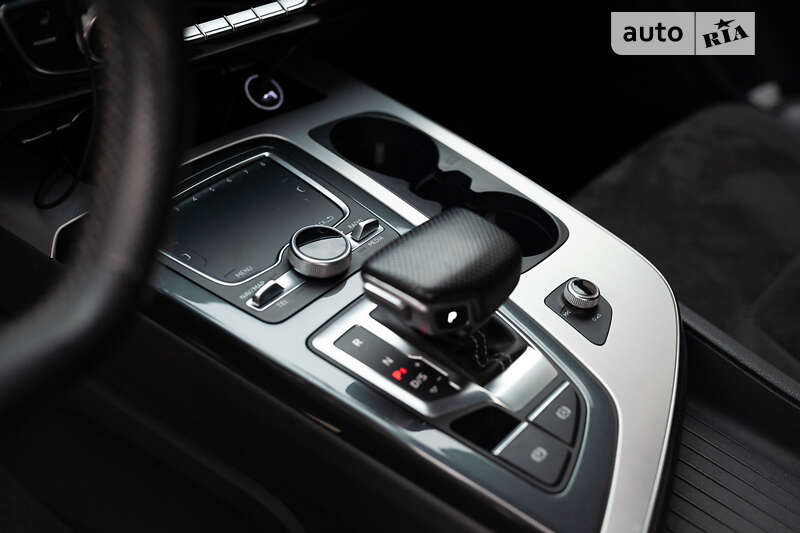 Внедорожник / Кроссовер Audi Q7 2015 в Первомайске