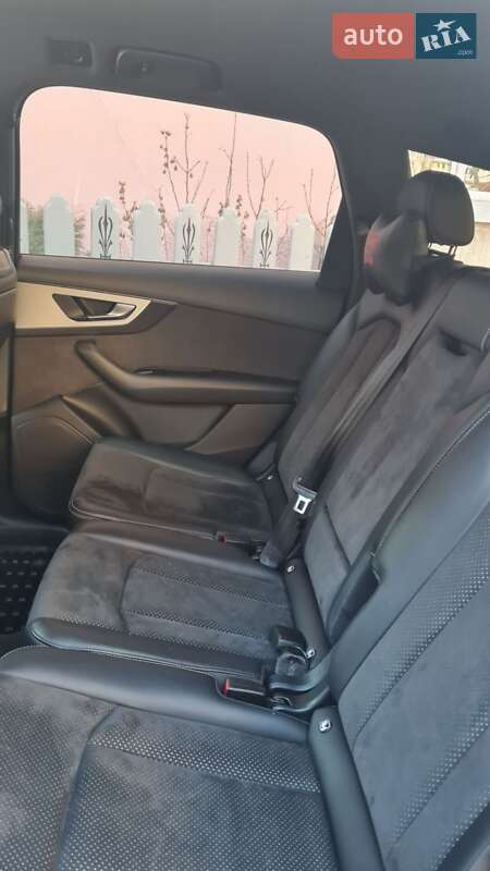 Внедорожник / Кроссовер Audi Q7 2018 в Рахове