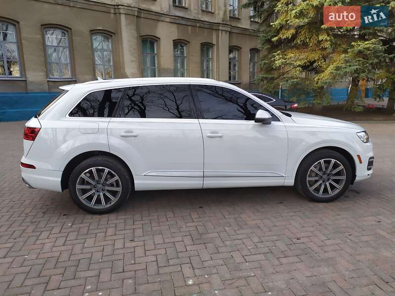 Позашляховик / Кросовер Audi Q7 2017 в Сумах