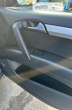 Внедорожник / Кроссовер Audi Q7 2010 в 