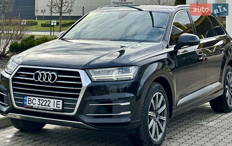Внедорожник / Кроссовер Audi Q7 2016 в 