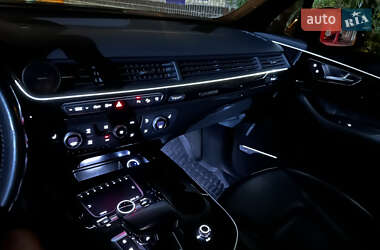 Внедорожник / Кроссовер Audi Q7 2016 в 