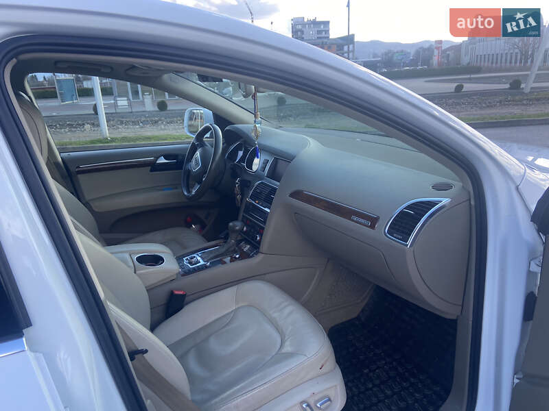 Внедорожник / Кроссовер Audi Q7 2011 в Хусте
