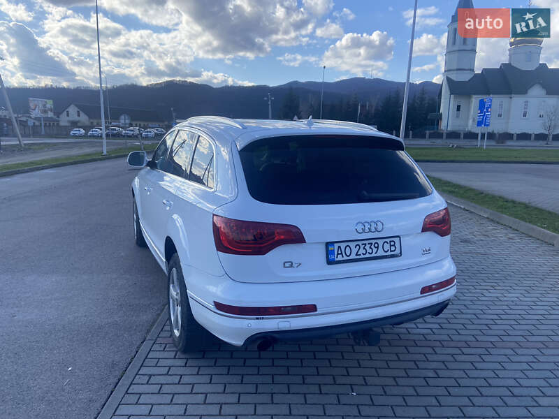 Внедорожник / Кроссовер Audi Q7 2011 в Хусте