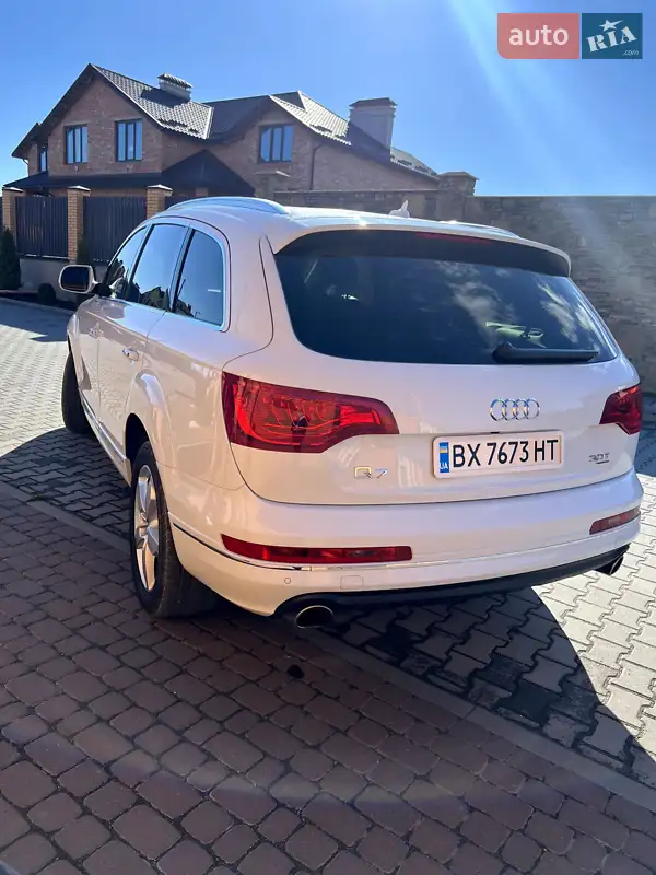 Внедорожник / Кроссовер Audi Q7 2013 в 