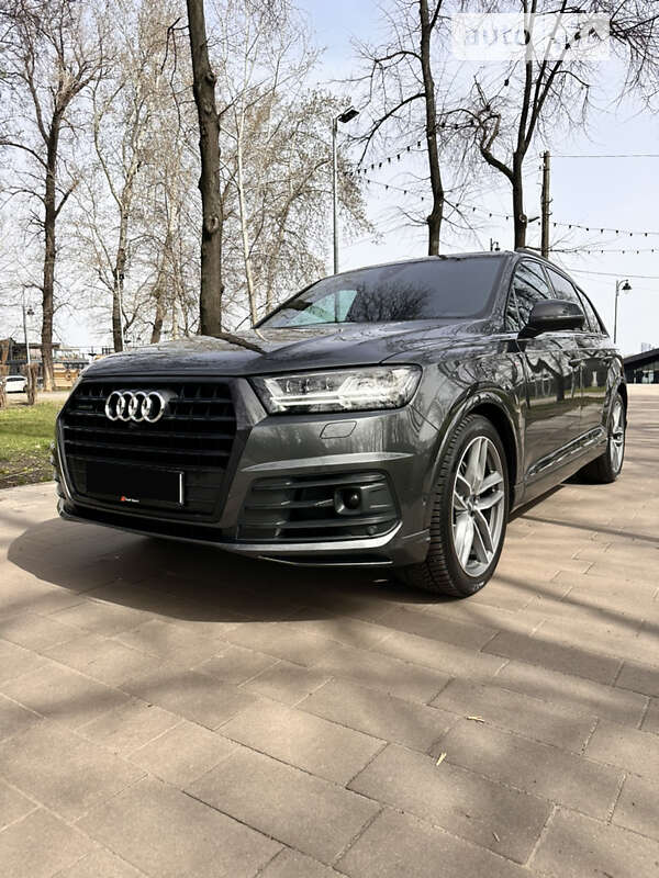 Внедорожник / Кроссовер Audi Q7 2019 в Киеве