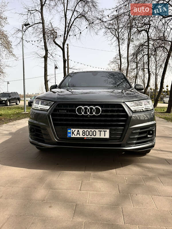 Позашляховик / Кросовер Audi Q7 2019 в Києві