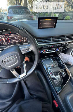 Внедорожник / Кроссовер Audi Q7 2015 в Ужгороде