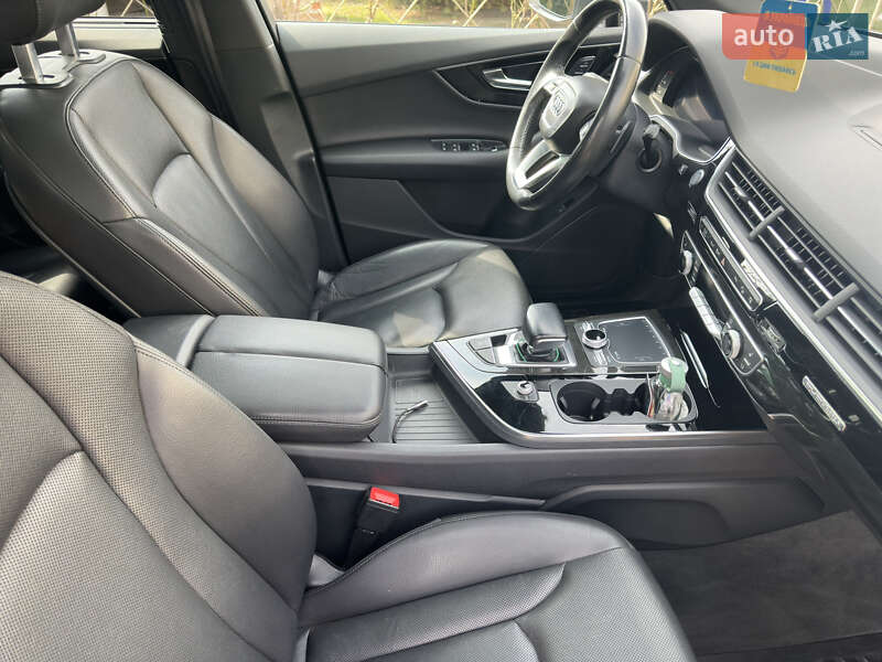 Позашляховик / Кросовер Audi Q7 2016 в Києві