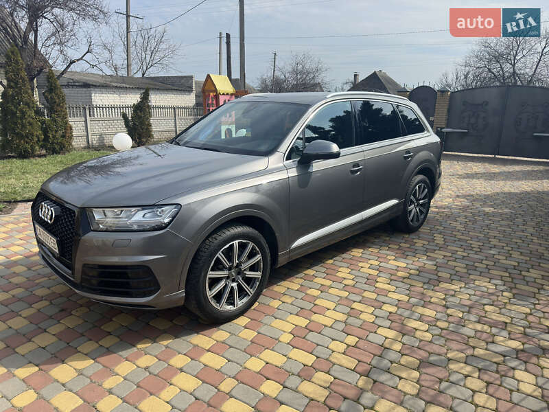 Позашляховик / Кросовер Audi Q7 2016 в Києві