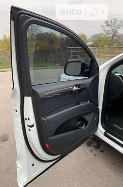 Внедорожник / Кроссовер Audi Q7 2015 в 