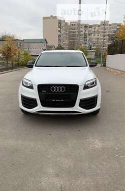 Внедорожник / Кроссовер Audi Q7 2015 в 