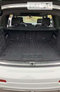 Внедорожник / Кроссовер Audi Q7 2015 в 