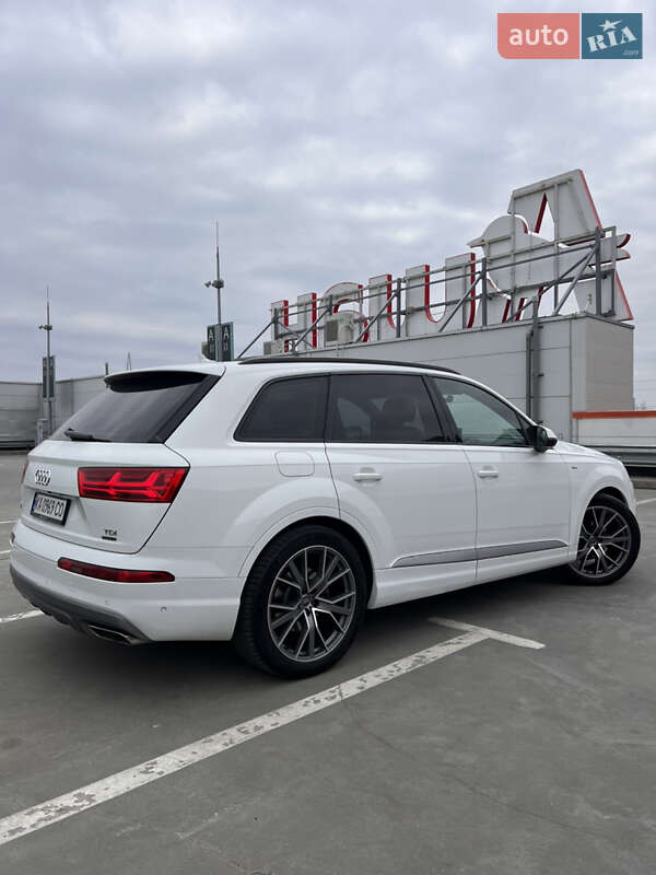 Внедорожник / Кроссовер Audi Q7 2016 в Киеве
