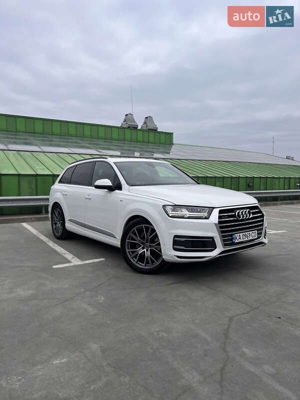 Внедорожник / Кроссовер Audi Q7 2016 в Киеве