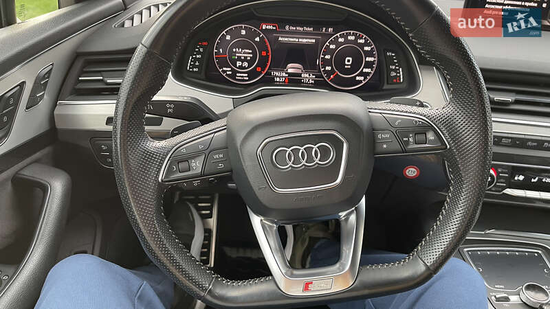 Позашляховик / Кросовер Audi Q7 2017 в Києві