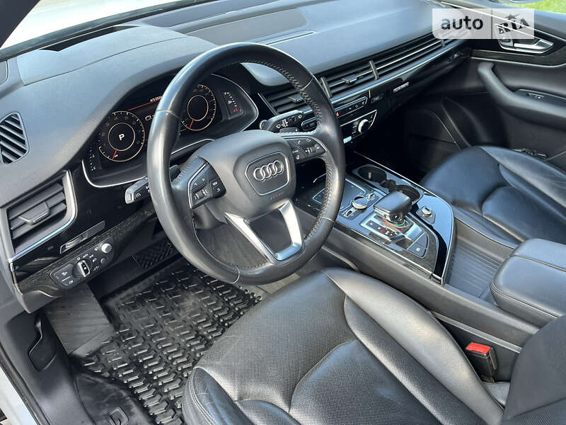 Внедорожник / Кроссовер Audi Q7 2016 в Черновцах