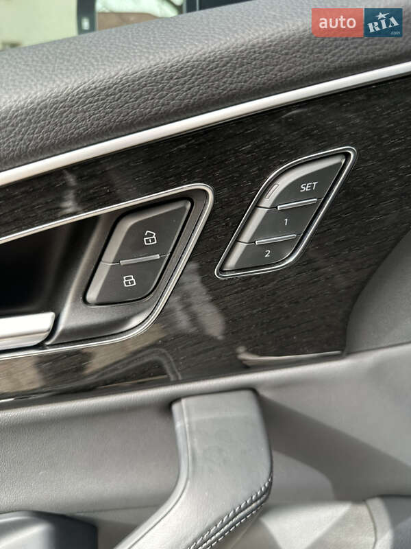 Позашляховик / Кросовер Audi Q7 2020 в Заліщиках