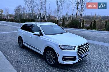 Позашляховик / Кросовер Audi Q7 2018 в 