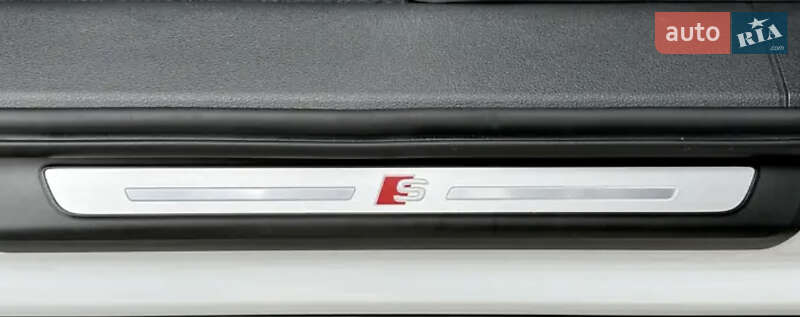 Позашляховик / Кросовер Audi Q7 2020 в Ужгороді