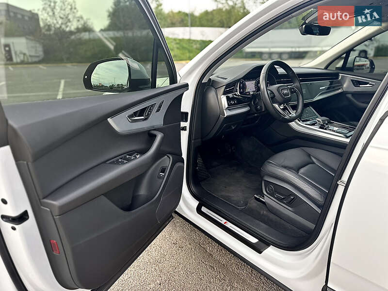Позашляховик / Кросовер Audi Q7 2020 в Ужгороді
