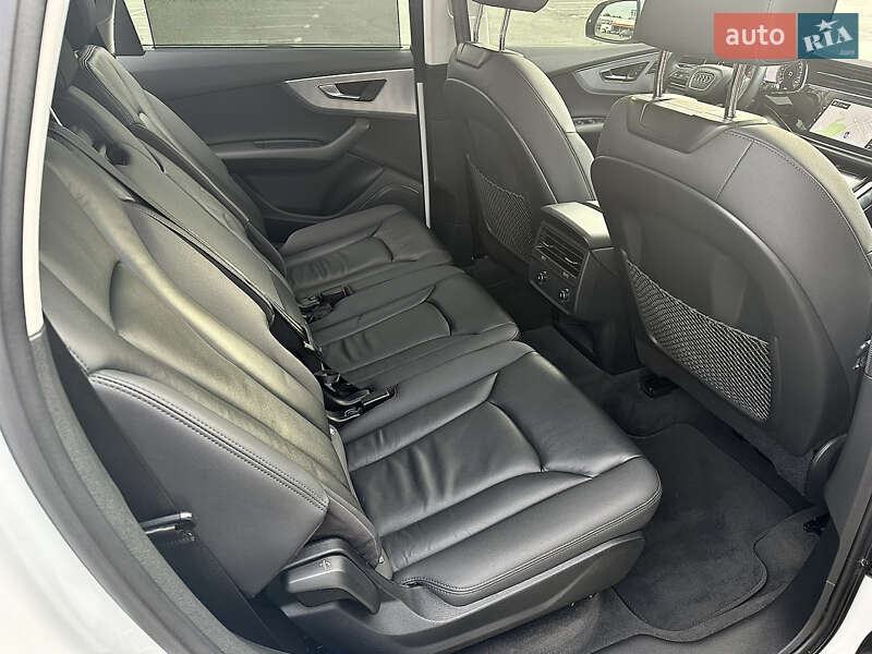 Позашляховик / Кросовер Audi Q7 2020 в Ужгороді