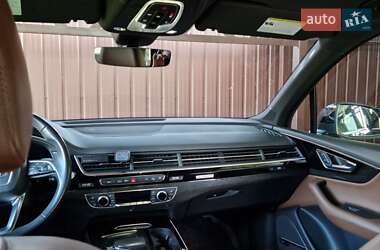 Внедорожник / Кроссовер Audi Q7 2017 в 