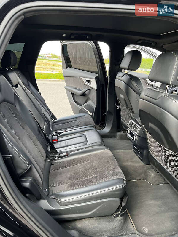 Позашляховик / Кросовер Audi Q7 2015 в Городку