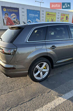 Позашляховик / Кросовер Audi Q7 2019 в Чернівцях