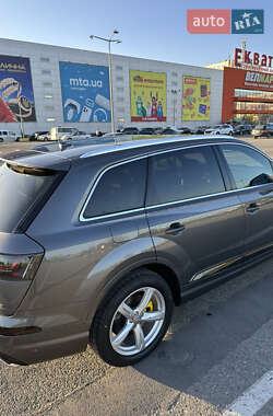 Позашляховик / Кросовер Audi Q7 2019 в Чернівцях