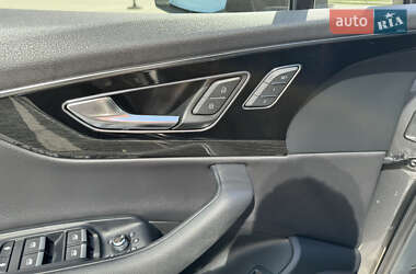 Позашляховик / Кросовер Audi Q7 2016 в 
