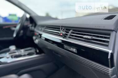 Внедорожник / Кроссовер Audi Q7 2018 в 