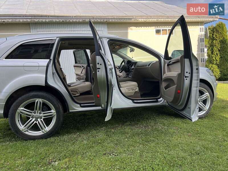 Позашляховик / Кросовер Audi Q7 2013 в Косові
