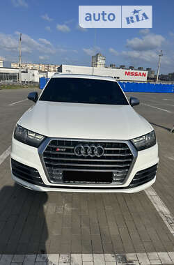 Внедорожник / Кроссовер Audi Q7 2016 в 
