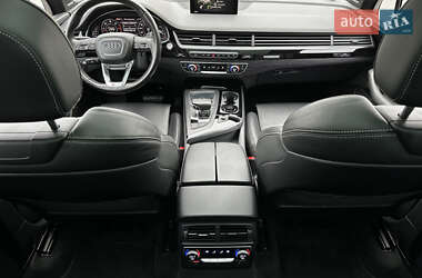 Внедорожник / Кроссовер Audi Q7 2016 в 