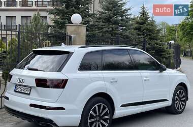 Внедорожник / Кроссовер Audi Q7 2017 в 