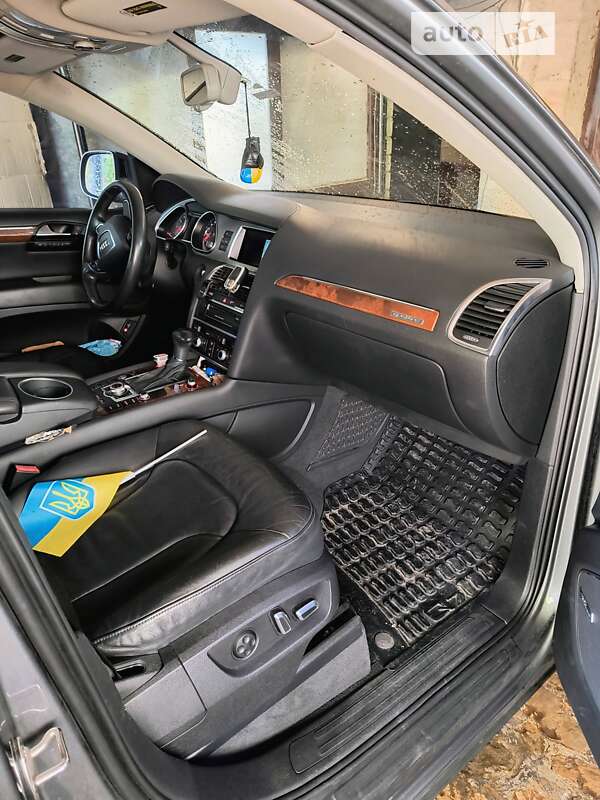 Позашляховик / Кросовер Audi Q7 2014 в Долині