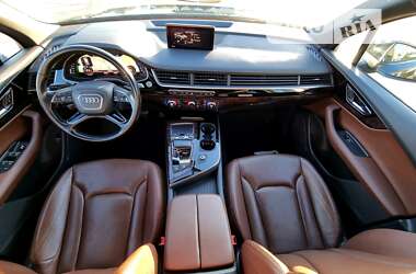 Внедорожник / Кроссовер Audi Q7 2016 в 