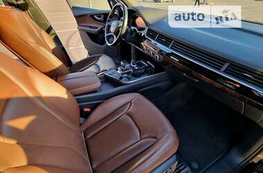 Внедорожник / Кроссовер Audi Q7 2016 в 