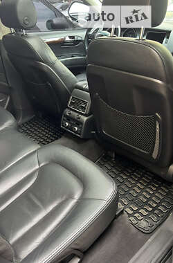 Позашляховик / Кросовер Audi Q7 2010 в 